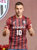 das-neue-trikot-passt-podolski.jpg Thumbnail